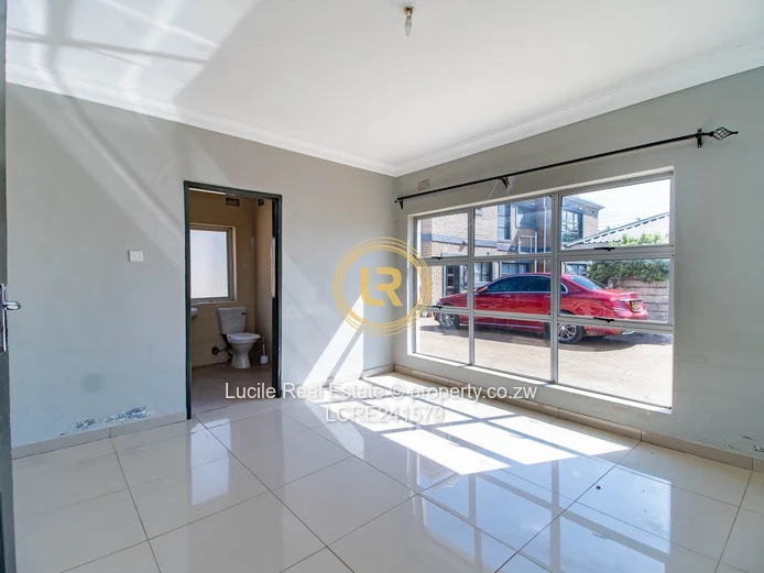 Modern 3 - bedroom House with En-Suite Bathrooms