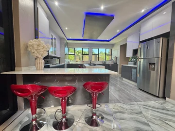 6 Bedroom House