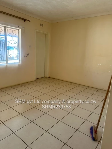 A family home to let in Zimre Park 