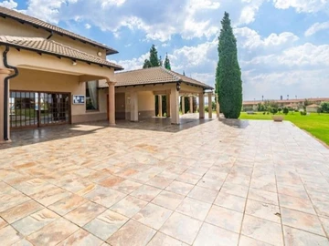 3 Bedroom Flat & Apartment