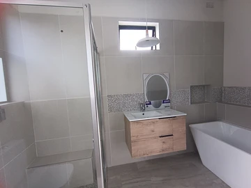 3 Bedroom Flat & Apartment