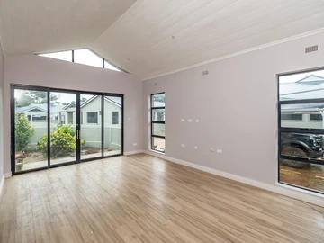 3 Bedroom Flat & Apartment