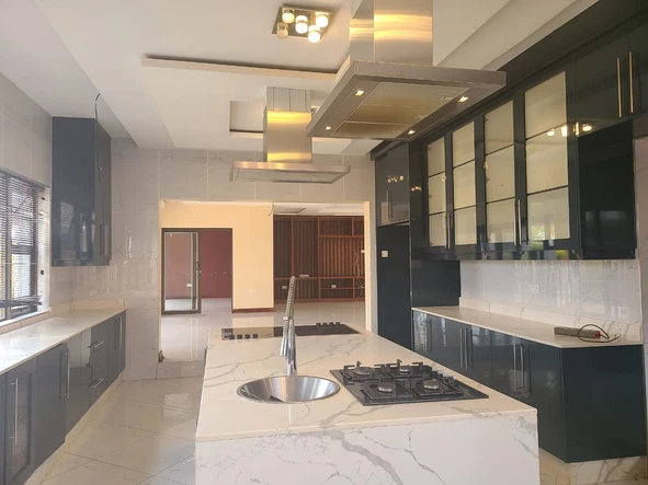 5 Bedroom House