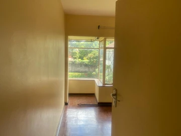 2 Bedroom Flat & Apartment