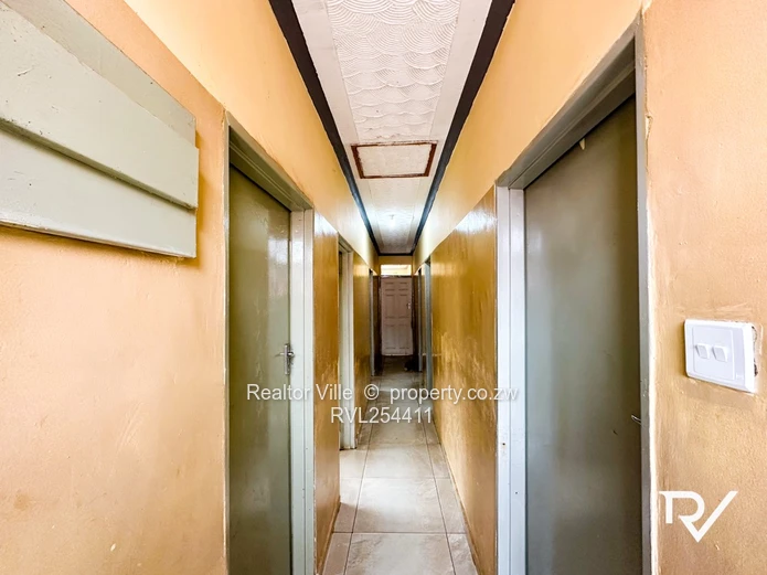 Walled & Gated 5-Bed Home in Warren Park – Borehole