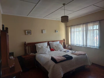 2 Bedroom Flat & Apartment