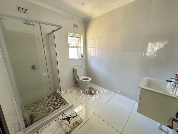 2 bed garden flat to let (Sole Mandate)