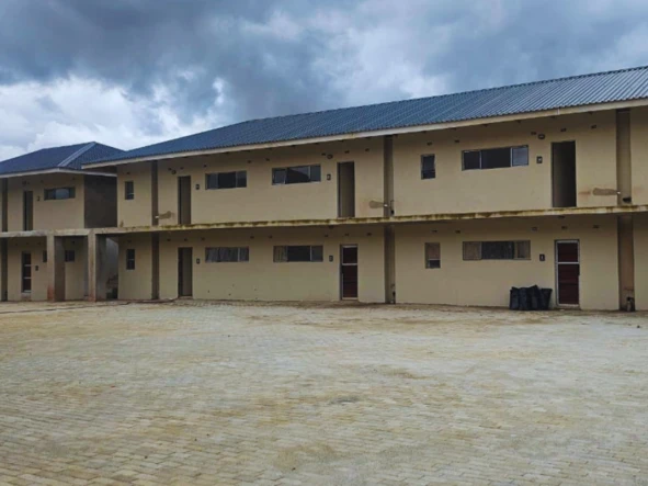 2 Bedroom Flat & Apartment