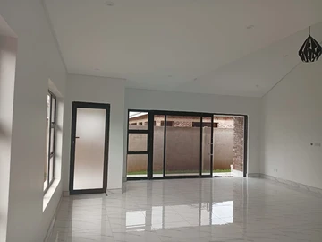 3 Bedroom Flat & Apartment