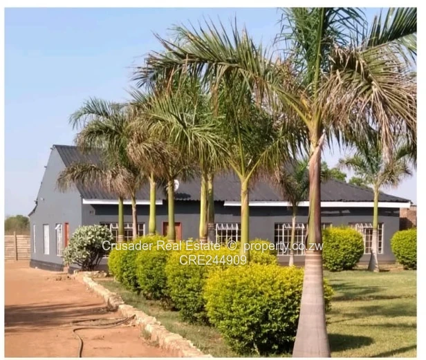 A stunning 1-hectare estate featuring dual residences, perfect for extended family                  