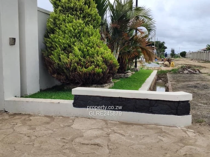 Spacious 4-Bed Westgate Home with Pool & Borehole