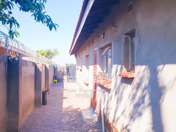Spacious 4-Bedroom Family Home in Damofalls