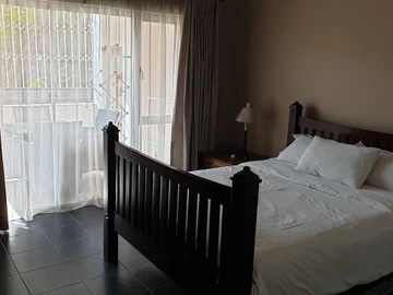 3 Bedroom Flat & Apartment