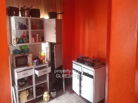 Secure Walled 3-Bed Home in Rydale Ridge - Garage, Verandah