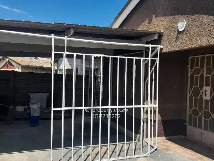 4 Bedroomed House For Sale In Manyame Park, Chitungwiza(TITLE DEED)