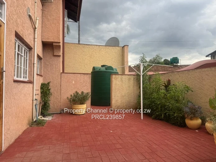 Modern 3-Bedroom Flat in the Avenues 