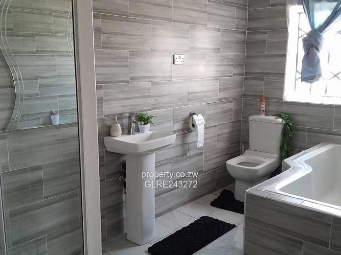 Ushewokunze: Secure Walled 3-Bed — Modern Kitchen & Borehole