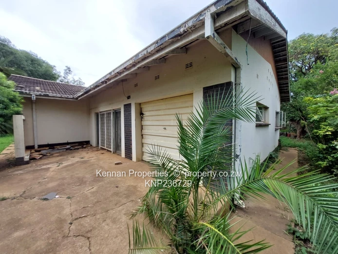 5 bedroomed Fixer Upper in Kadoma