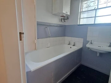 2 Bedroom Flat & Apartment