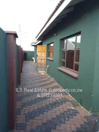 Mabvazuva 4-Bed Rental — Borehole, Modern Kitchen & Secure Yard