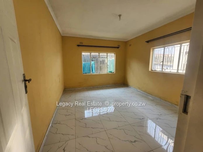 Spacious 3-Bed New Marlborough — Fitted Kitchen, Tiled Baths & Cottage (Sole Mandate)