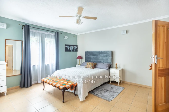 Executive 5 bedroom home with 3 bed cottage in prime area (Sole Mandate)