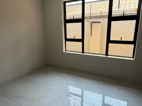 3 Bedroom Flat & Apartment