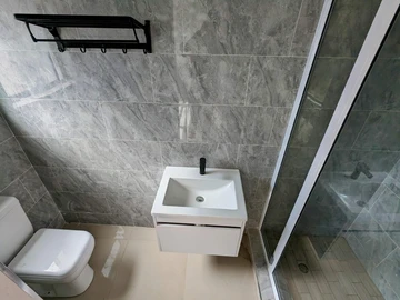 3 Bedroom Flat & Apartment