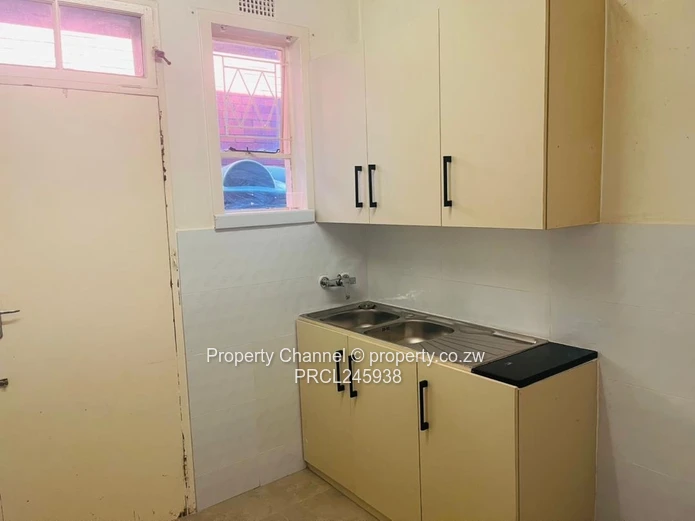 Sunlit 2-Bed Avondale Flat - Bay Window & Wooden Floors