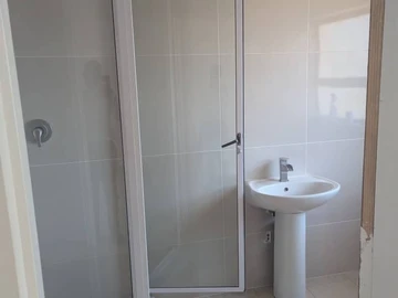 2 Bedroom Flat & Apartment