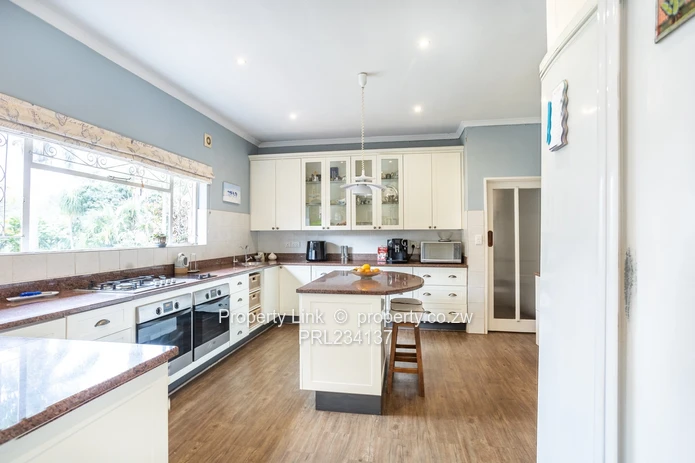 Timeless Family Home On 1 Acre With Borehole (Sole Mandate)