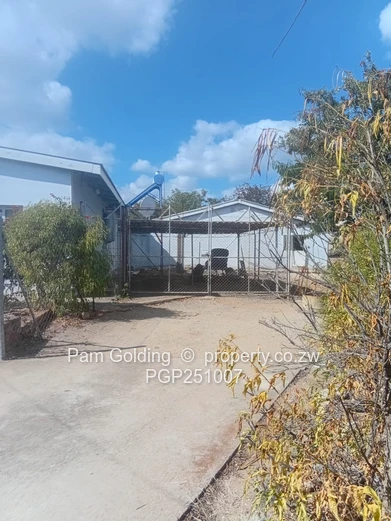 Main Residence And Cottage In Beitbridge