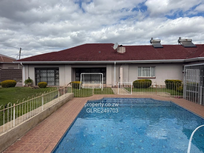 Luxurious 7-Bed Helensvale Home - 8 Baths & Borehole