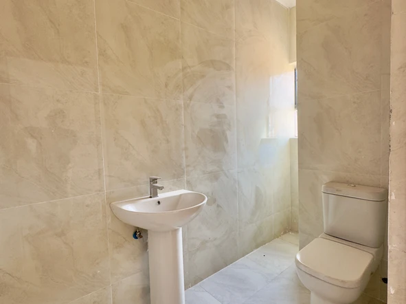 3 Bedroom Flat & Apartment