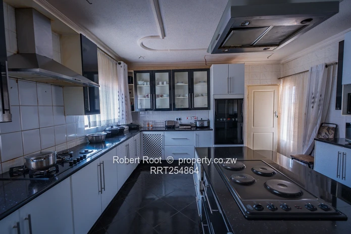 Prime 8 Bed Pomona House for Sale (Sole Mandate)