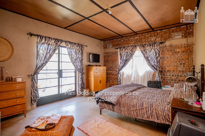 Beautiful Four- Acre Property In Cromlet