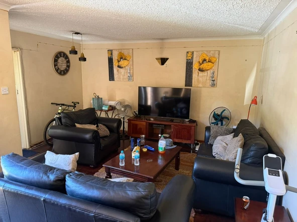 3 Bedroom Flat & Apartment