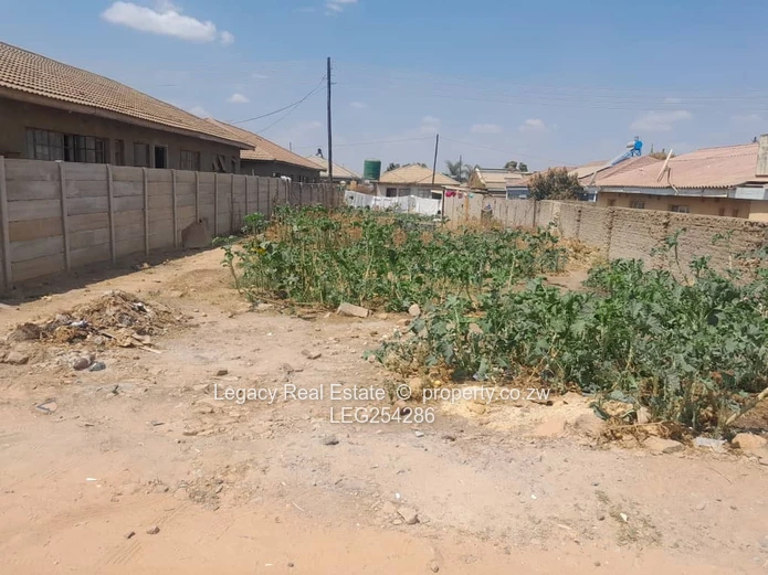Serviced 300m² Stand in Damofalls — Tarred Road & Water