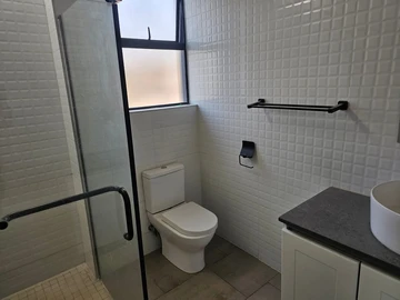 3 Bedroom Flat & Apartment