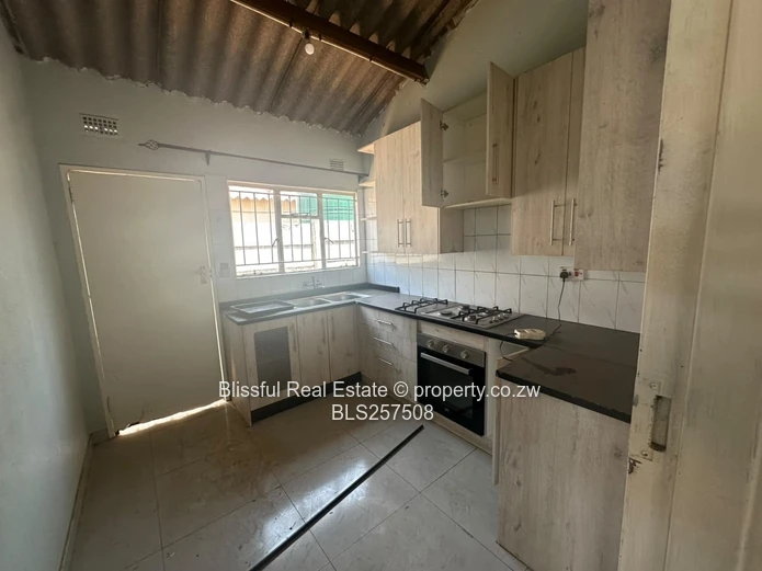 3 Bedroom house for sale in budiriro cabs-Deeds available