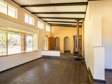 6 Bedroom House