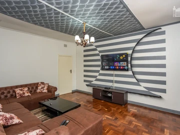 2 Bedroom Flat & Apartment