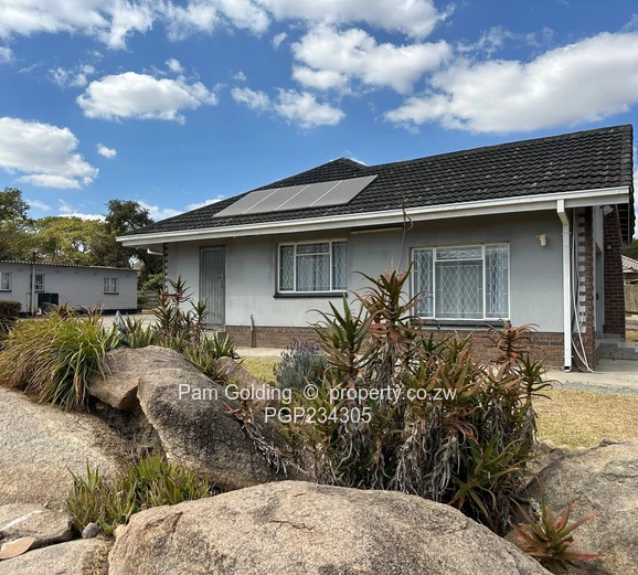 Cosy 3 Bedroom home - Greendale 