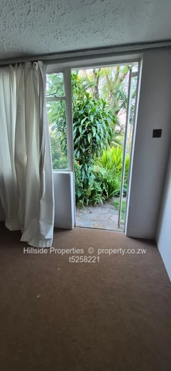 Glen Lorne 4-Bed 3-Bath: Modern Glass Wall & Garden