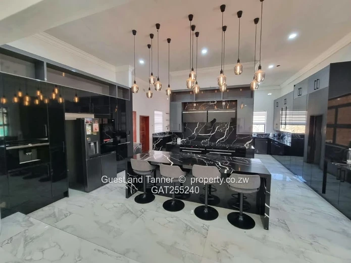 7-Bedroom House for Sale in Matsheumhlophe, Bulawayo with Title deed 