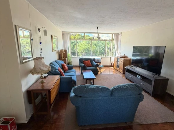 2 Bedroom Flat & Apartment