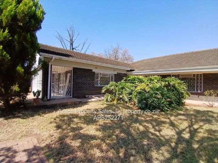 Lovely Family Home With 4 Beds! 