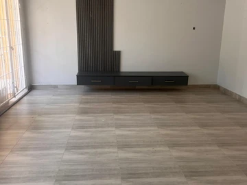 2 Bedroom Flat & Apartment