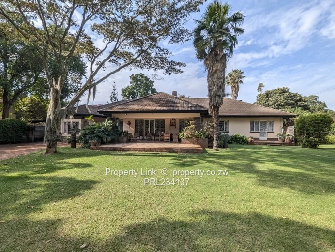 Timeless Family Home On 1 Acre With Borehole (Sole Mandate)