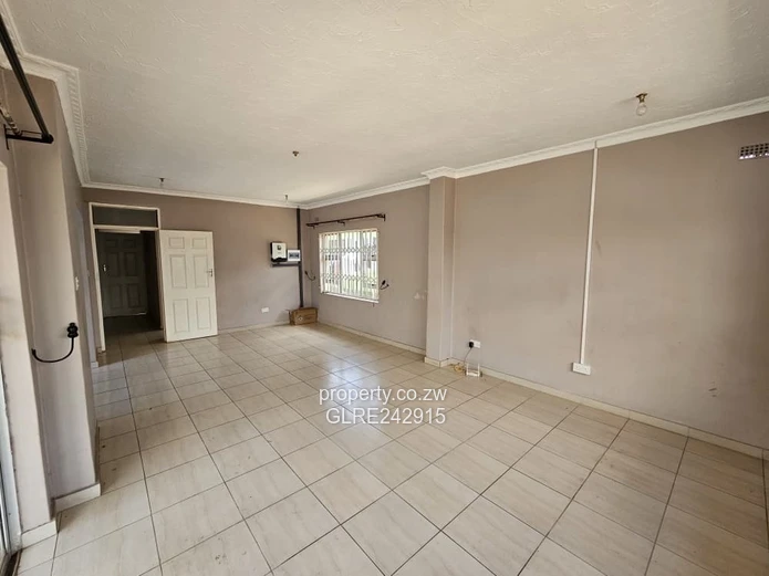 Secure 4-Bed Home in Aspindale Park - Borehole